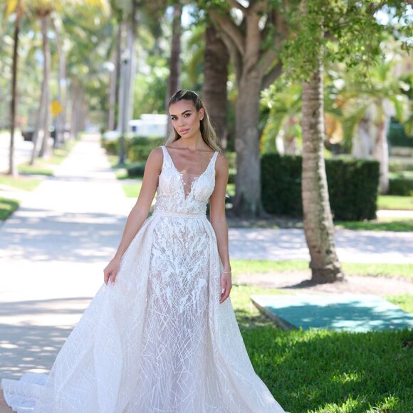 WEDDING DRESS!!! MILLA NOVA - Picture 3 of 12